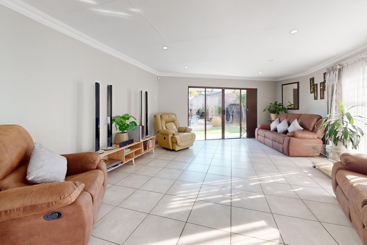 Immaculate Family Home with Flatlet & Solar in an Exclusive Enclosed Area of Sunward Park - Photo 4