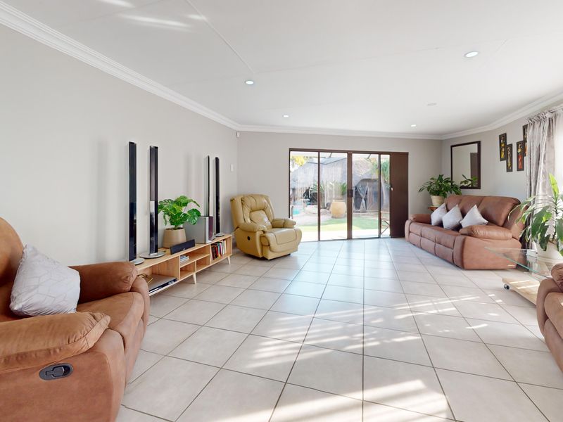 Immaculate Family Home with Flatlet & Solar in an Exclusive Enclosed Area of Sunward Park - Photo 4