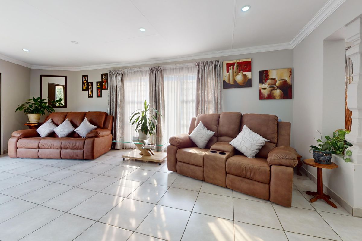 Immaculate Family Home with Flatlet & Solar in an Exclusive Enclosed Area of Sunward Park - Photo 5