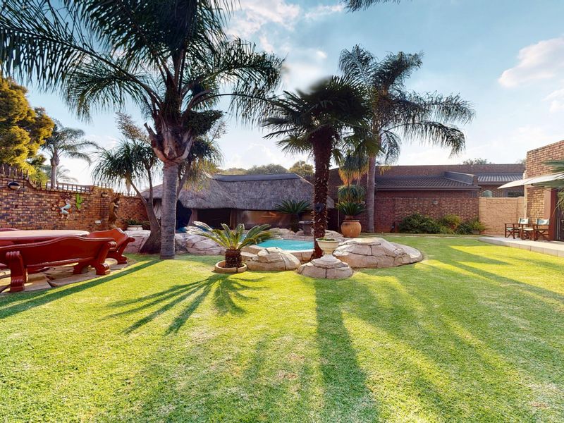 Immaculate Family Home with Flatlet & Solar in an Exclusive Enclosed Area of Sunward Park - Photo 1