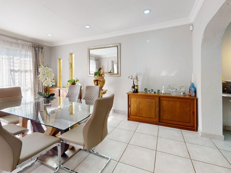 Immaculate Family Home with Flatlet & Solar in an Exclusive Enclosed Area of Sunward Park - Photo 6