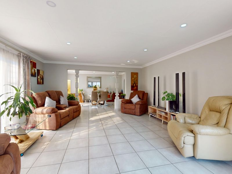 Immaculate Family Home with Flatlet & Solar in an Exclusive Enclosed Area of Sunward Park - Photo 3