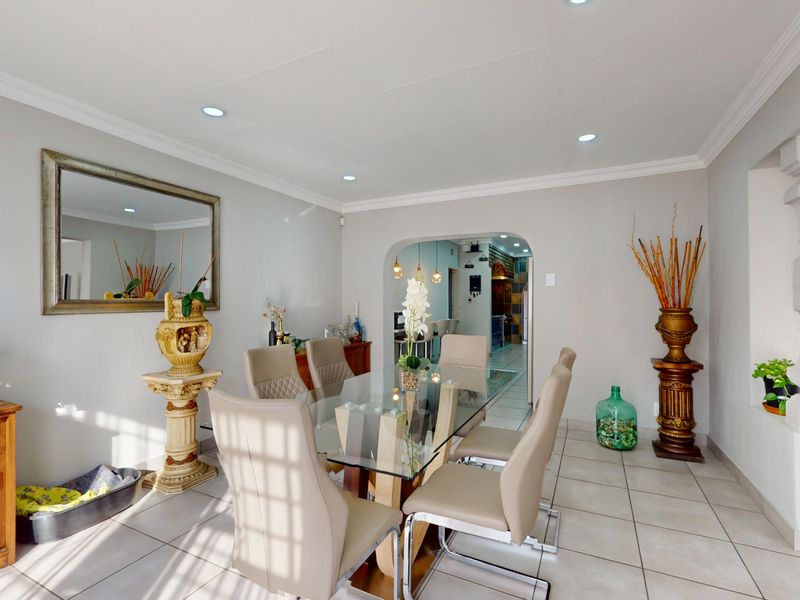 Immaculate Family Home with Flatlet & Solar in an Exclusive Enclosed Area of Sunward Park - Photo 7