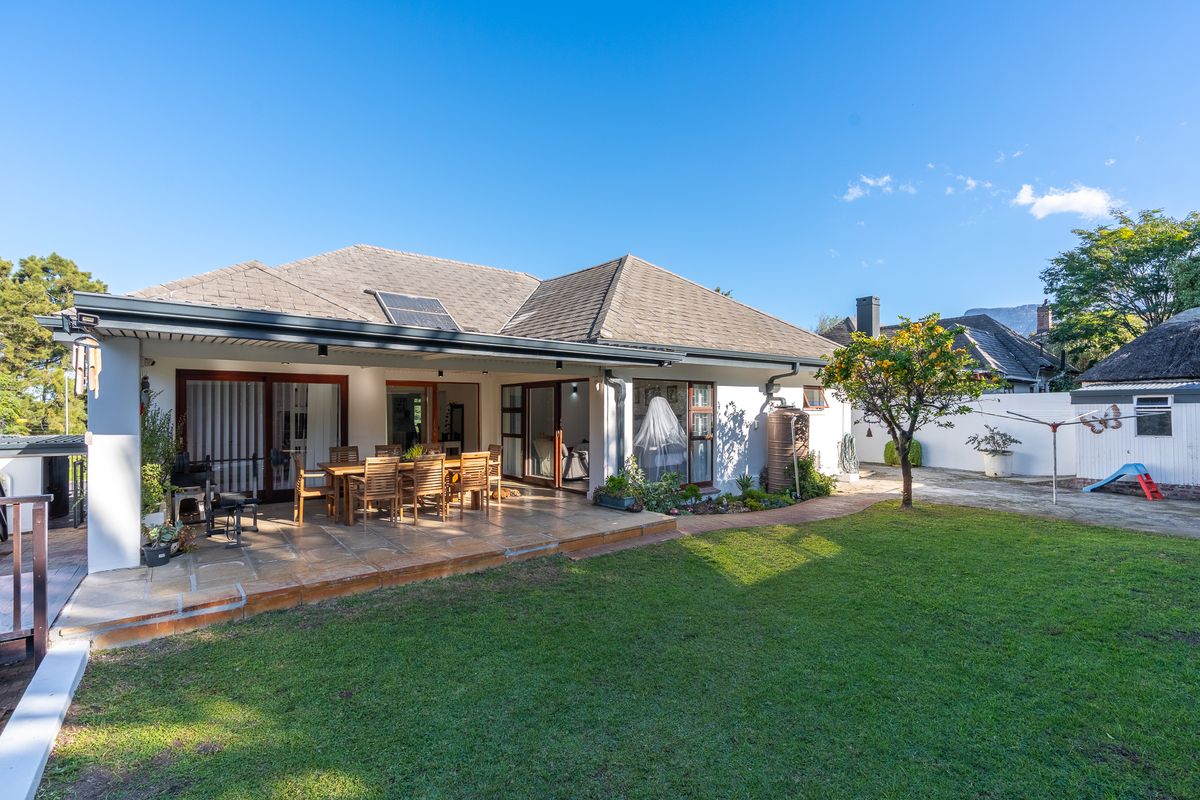 Where Location Meets Lifestyle – An Immaculate Family Retreat - Photo 2