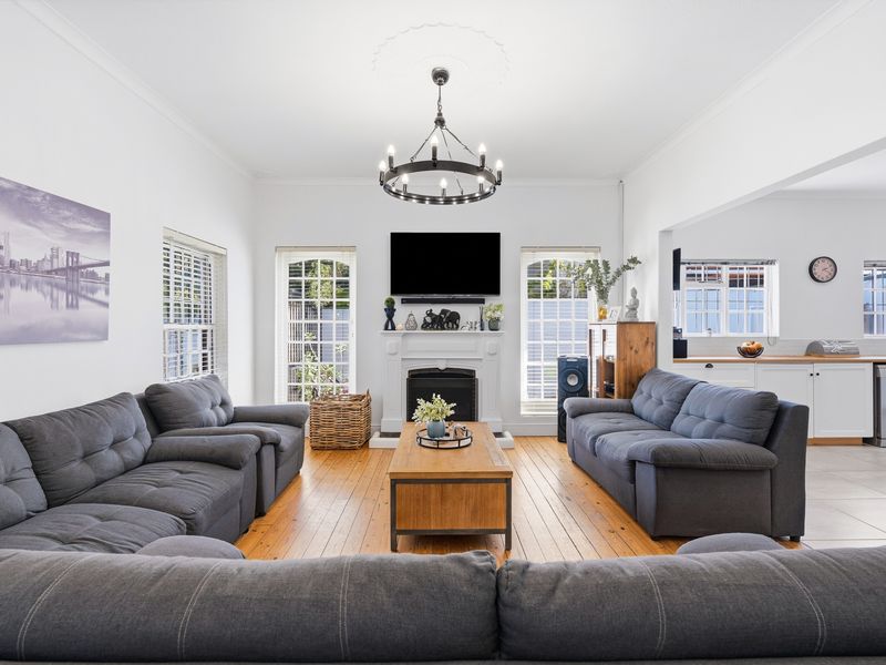 Where Location Meets Lifestyle – An Immaculate Family Retreat - Photo 5