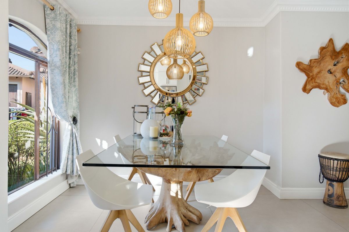 Uber Chic Townhouse Living - Photo 4