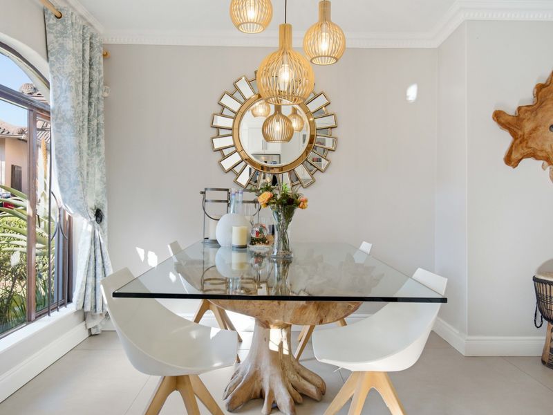 Uber Chic Townhouse Living - Photo 4