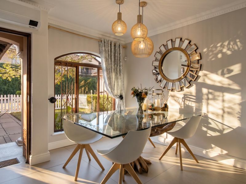 Uber Chic Townhouse Living - Photo 2