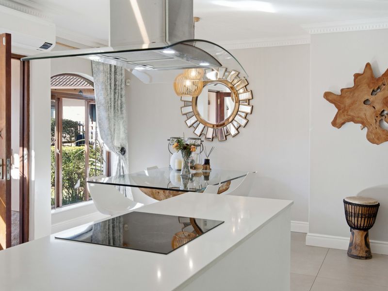 Uber Chic Townhouse Living - Photo 10