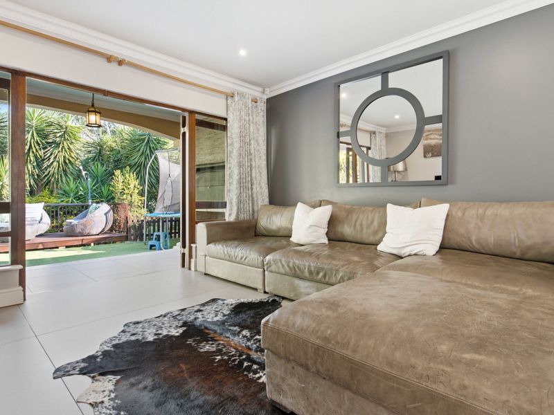 Uber Chic Townhouse Living - Photo 8