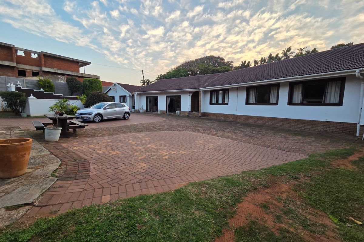 Immaculate Family Home on Marine Drive - Photo 2