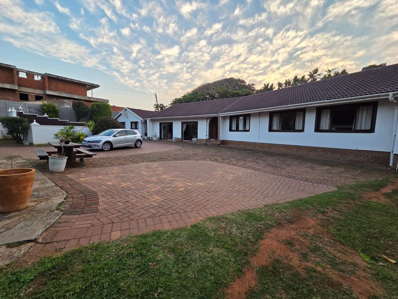 Immaculate Family Home on Marine Drive - Photo 2