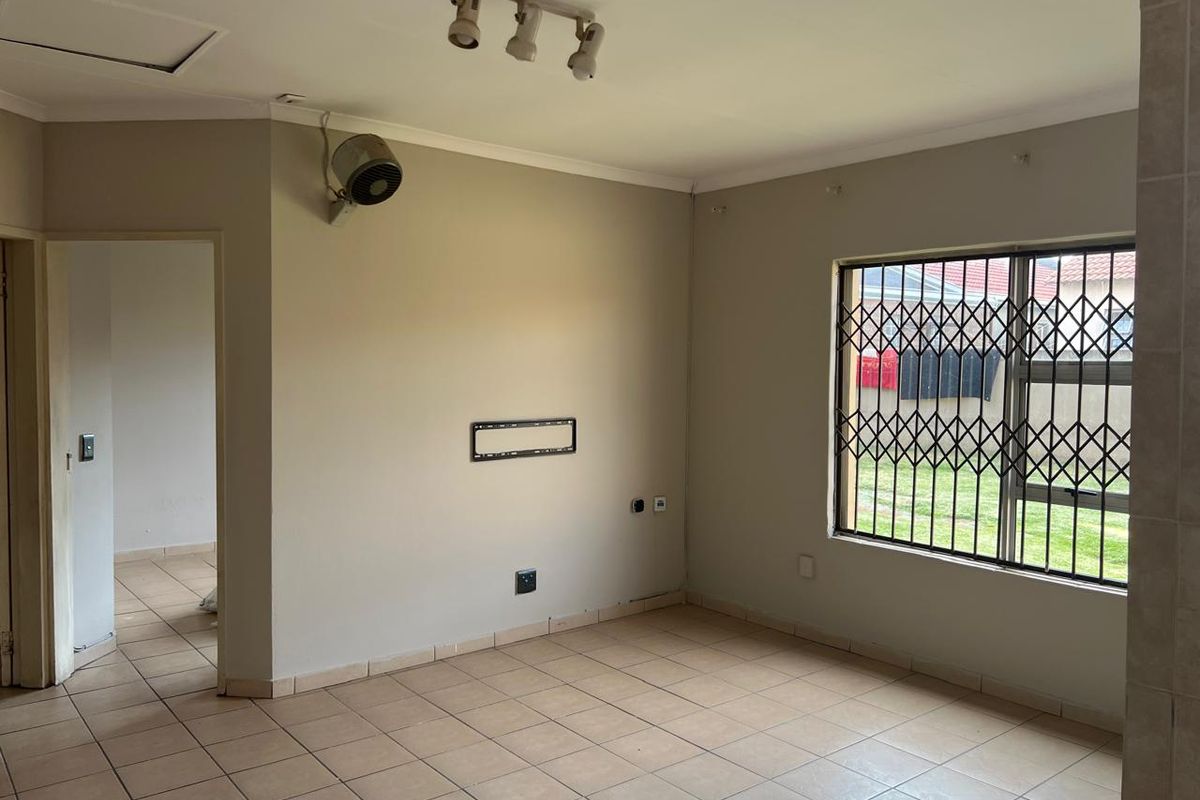 3 BEDROOM HOUSE FOR SALE IN SHARON PARK LIFESTYLE ESTATE - Photo 5