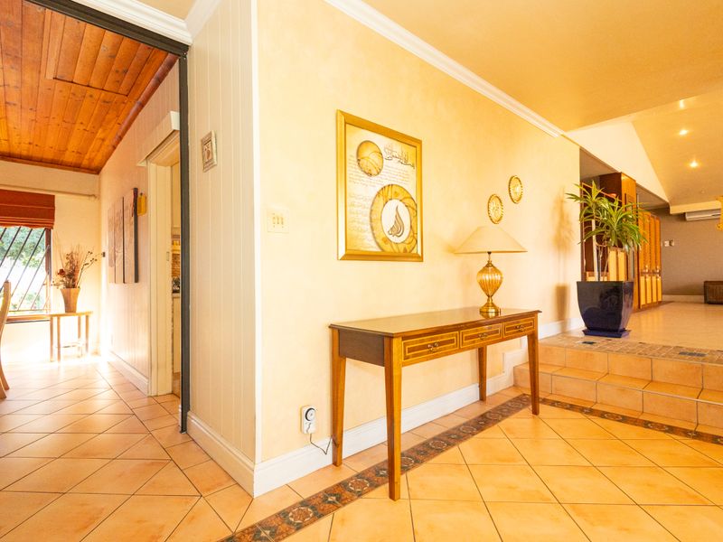 Beautiful Family Home in a Prime Position with Breathtaking Views - Photo 8