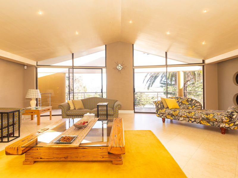 Beautiful Family Home in a Prime Position with Breathtaking Views - Photo 6