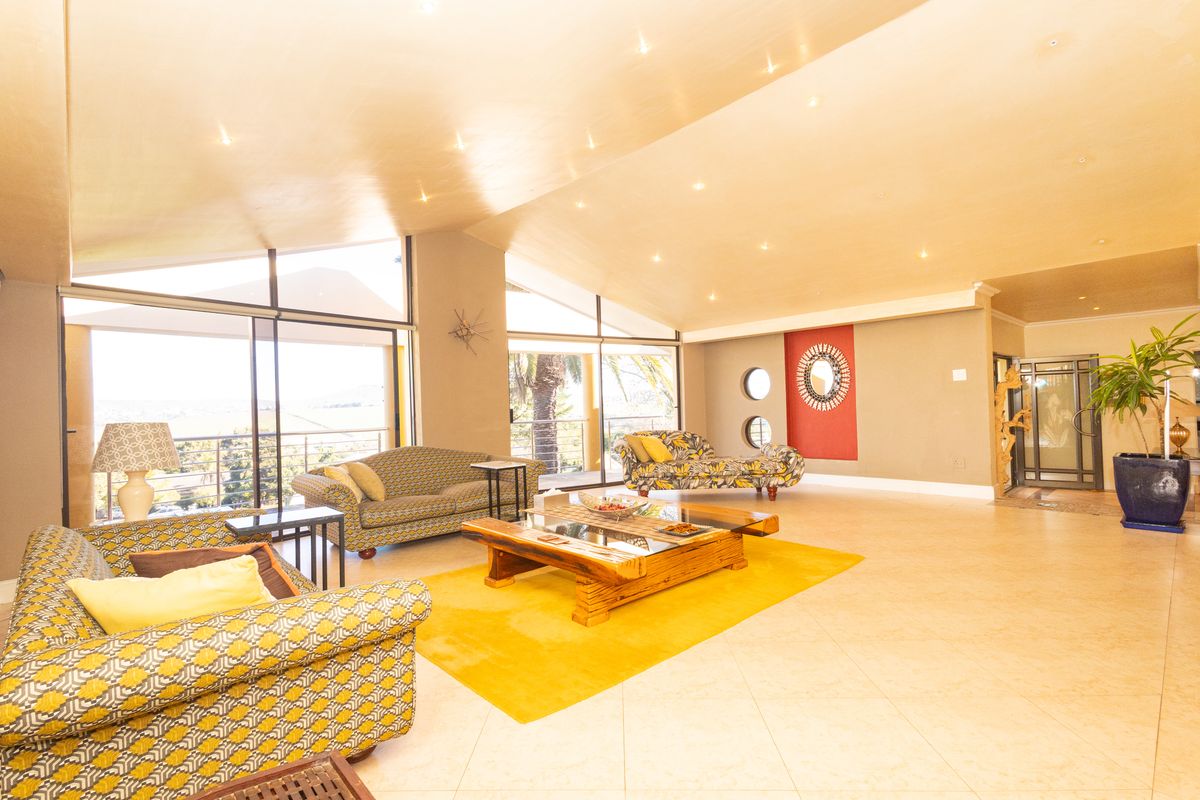 Beautiful Family Home in a Prime Position with Breathtaking Views - Photo 5