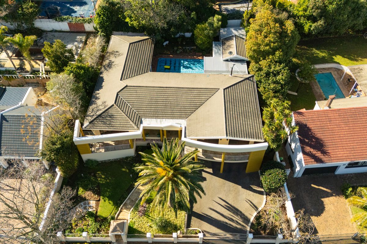 Beautiful Family Home in a Prime Position with Breathtaking Views - Photo 2