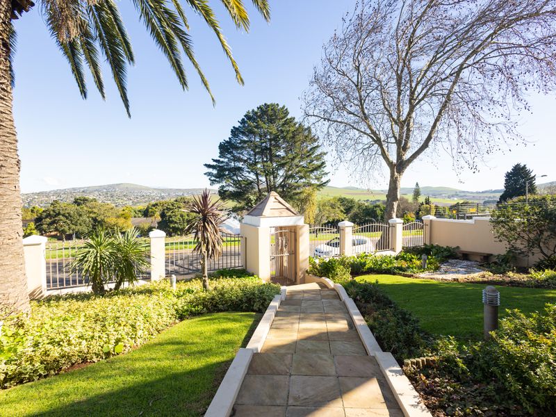 Beautiful Family Home in a Prime Position with Breathtaking Views - Photo 3