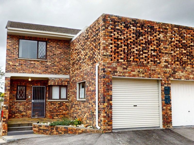 Modern 3 Bedroom Townhouse with Private Garden in Sought-After Villa Glen - Photo 2