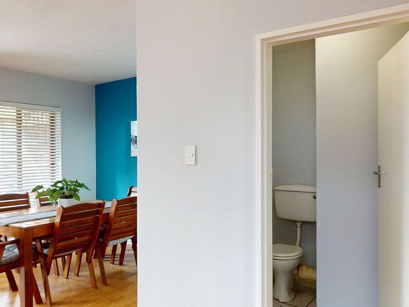 Modern 3 Bedroom Townhouse with Private Garden in Sought-After Villa Glen - Photo 7