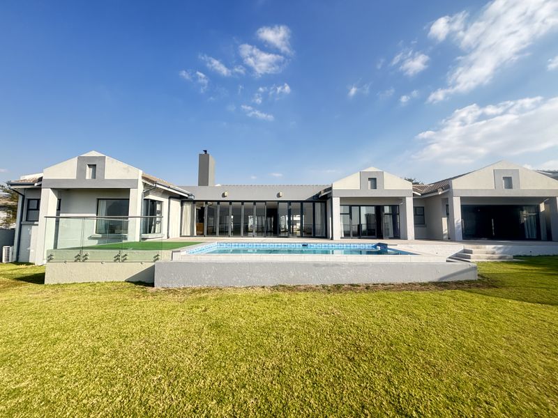 Trending Living meets Contemporary Luxury - Photo 1