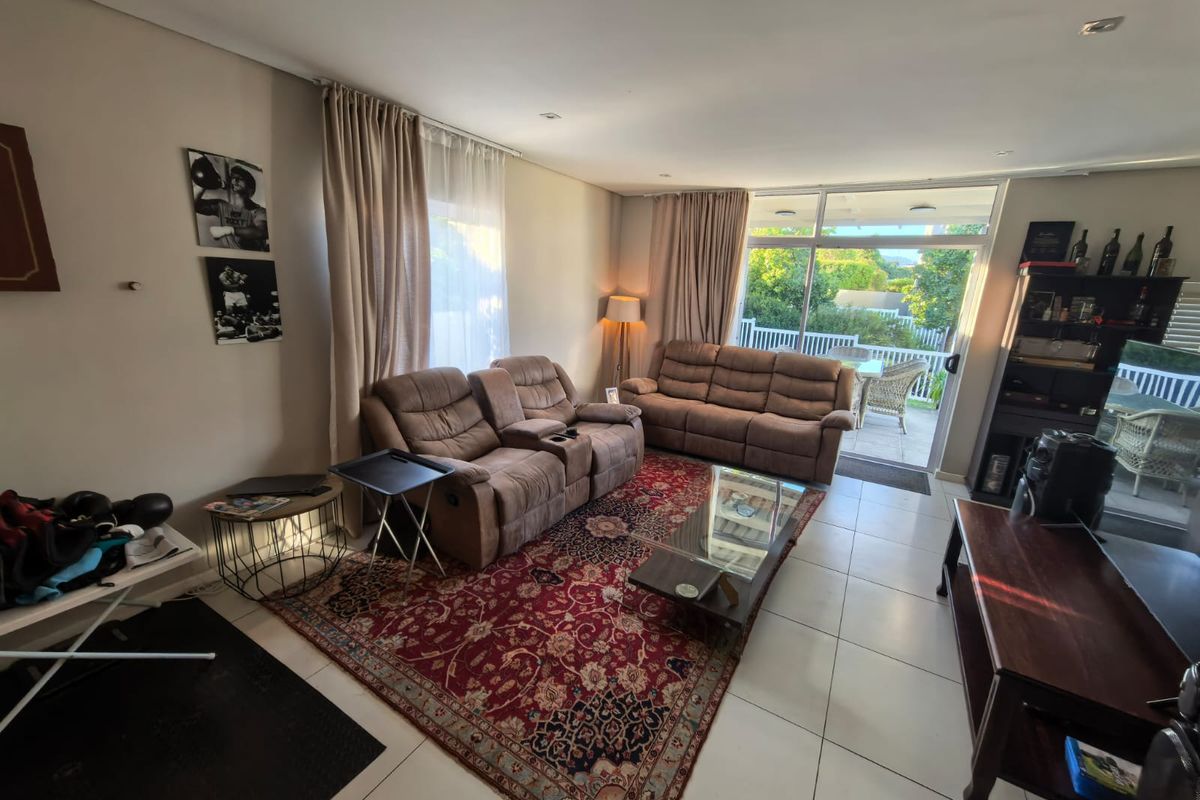 3-Bedroom Townhouse in Somerset Lakes — Open Plan Living, Pet Friendly (HOA Approval) - Photo 2