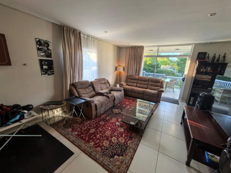 3-Bedroom Townhouse in Somerset Lakes — Open Plan Living, Pet Friendly (HOA Approval) - Photo 2