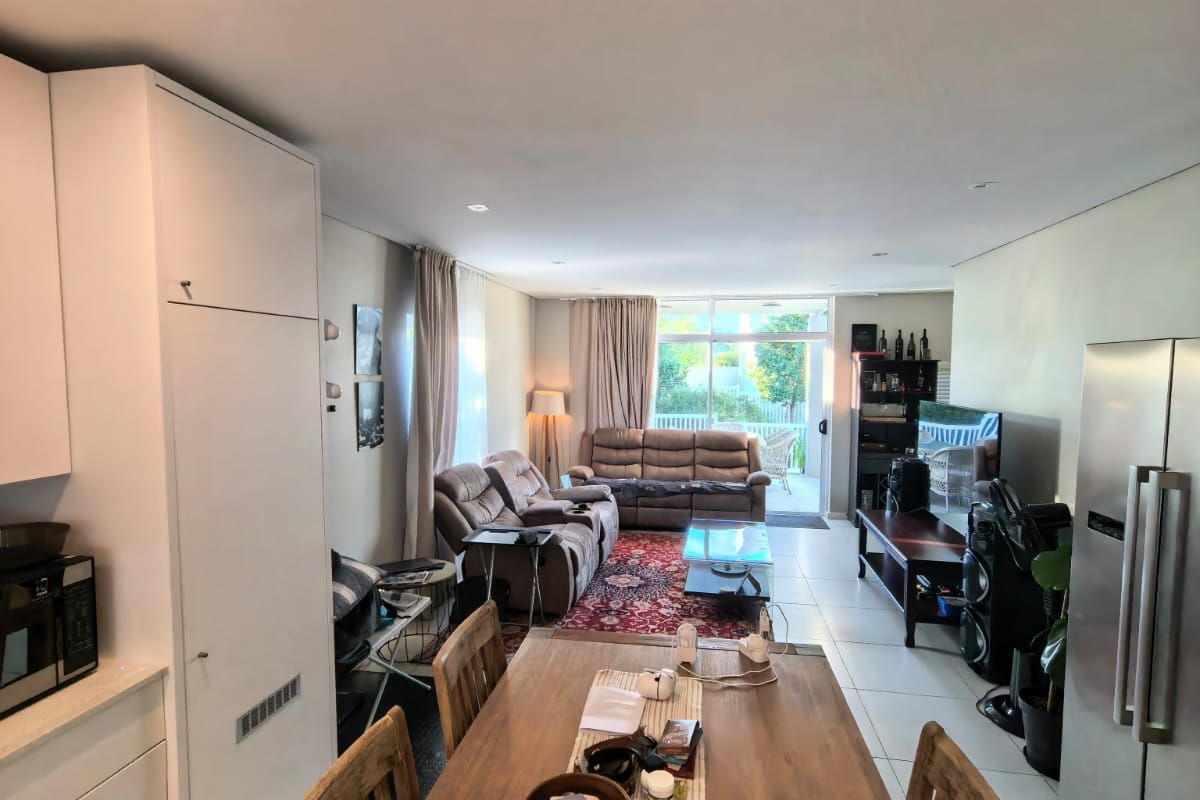 3-Bedroom Townhouse in Somerset Lakes — Open Plan Living, Pet Friendly (HOA Approval) - Photo 4