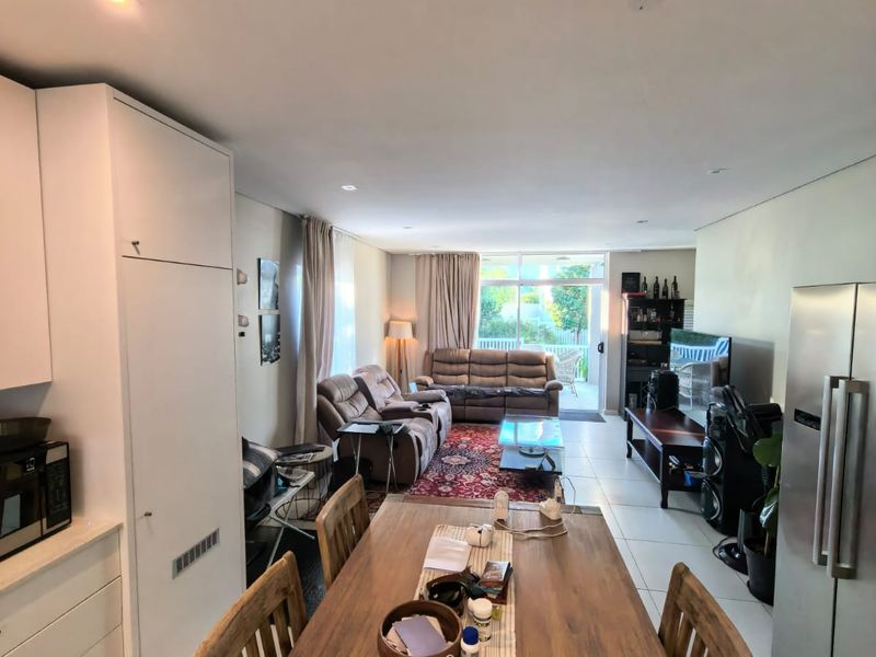 3-Bedroom Townhouse in Somerset Lakes — Open Plan Living, Pet Friendly (HOA Approval) - Photo 4