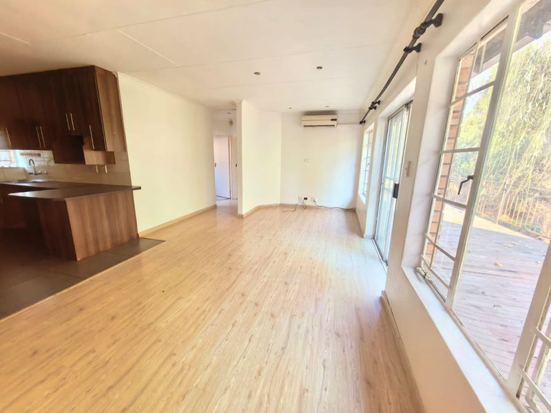 Stunning 3-bedroom townhouse in Safari Gardens, Rustenburg—modern living, prime location, and ready! - Photo 4