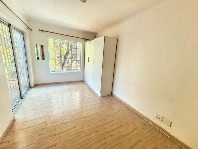 Stunning 3-bedroom townhouse in Safari Gardens, Rustenburg—modern living, prime location, and ready! - Photo 9