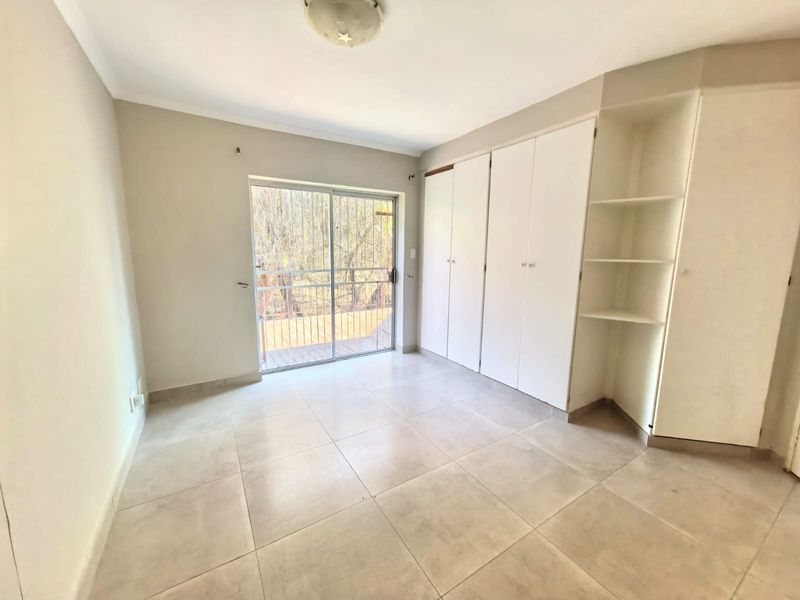Stunning 3-bedroom townhouse in Safari Gardens, Rustenburg—modern living, prime location, and ready! - Photo 6