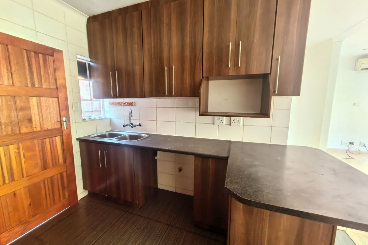 Stunning 3-bedroom townhouse in Safari Gardens, Rustenburg—modern living, prime location, and ready! - Photo 3