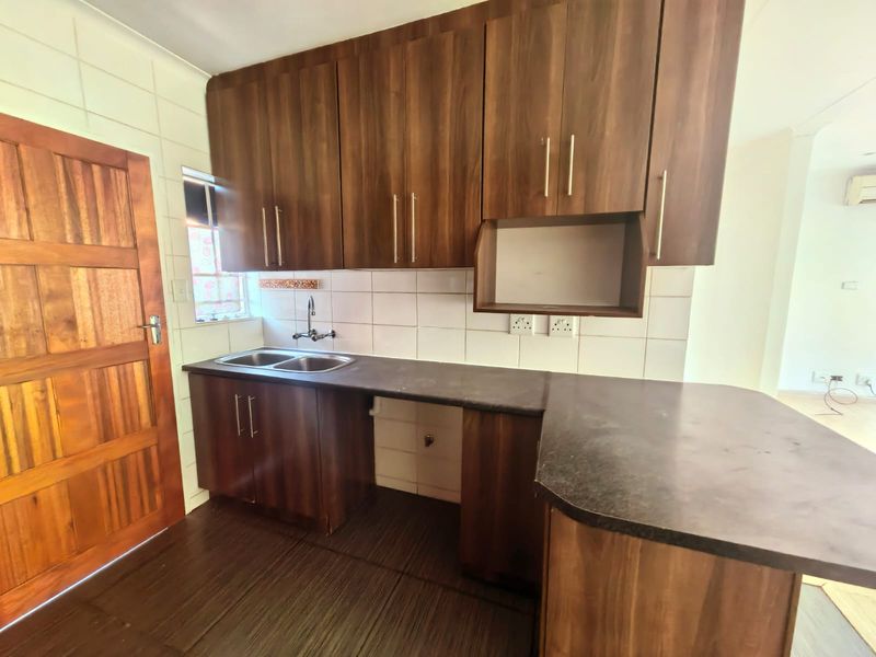Stunning 3-bedroom townhouse in Safari Gardens, Rustenburg—modern living, prime location, and ready! - Photo 3