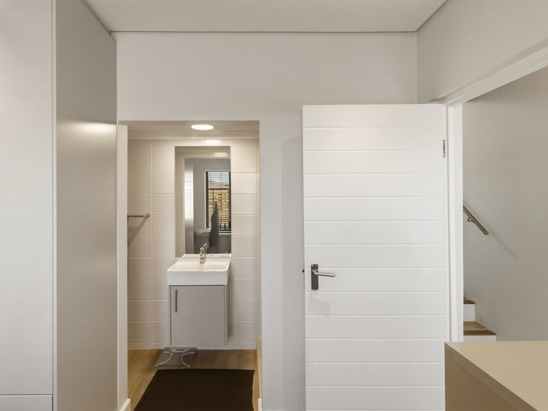 Private Living, Perfectly Positioned - Photo 9