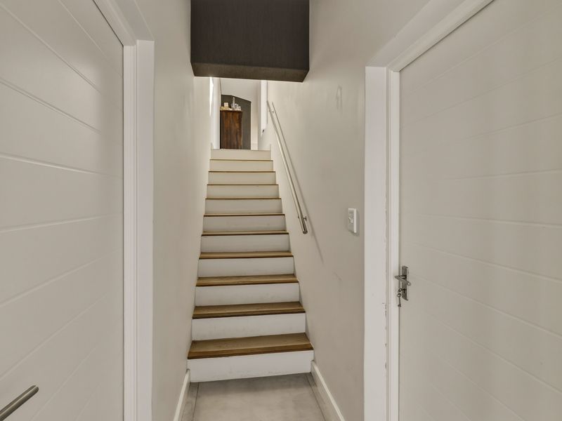 Private Living, Perfectly Positioned - Photo 7