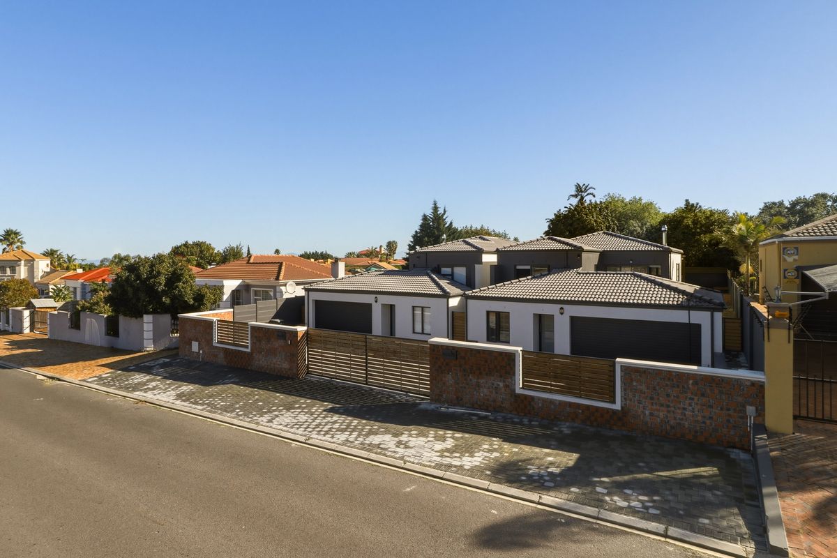 Private Living, Perfectly Positioned - Photo 3