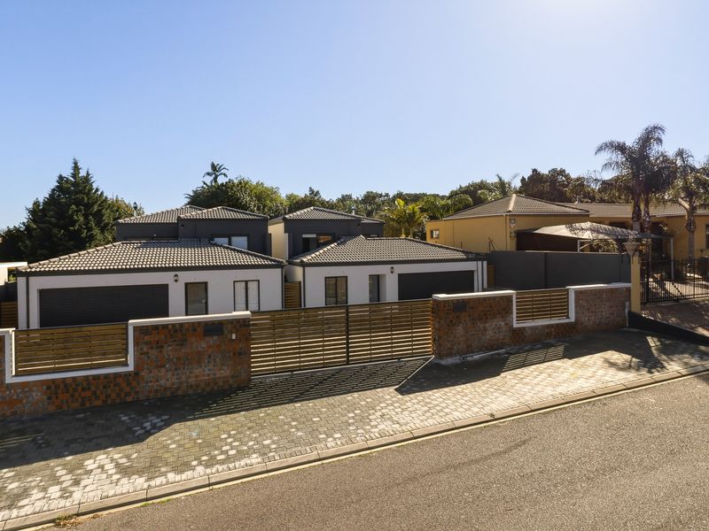 Private Living, Perfectly Positioned - Photo 1