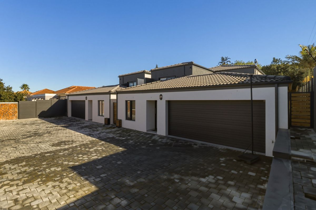 Private Living, Perfectly Positioned - Photo 5