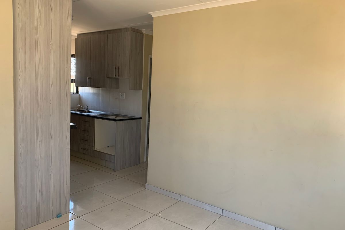 Charming 3-Bedroom Freestanding Home to Rent in Tirong Estate - Photo 2