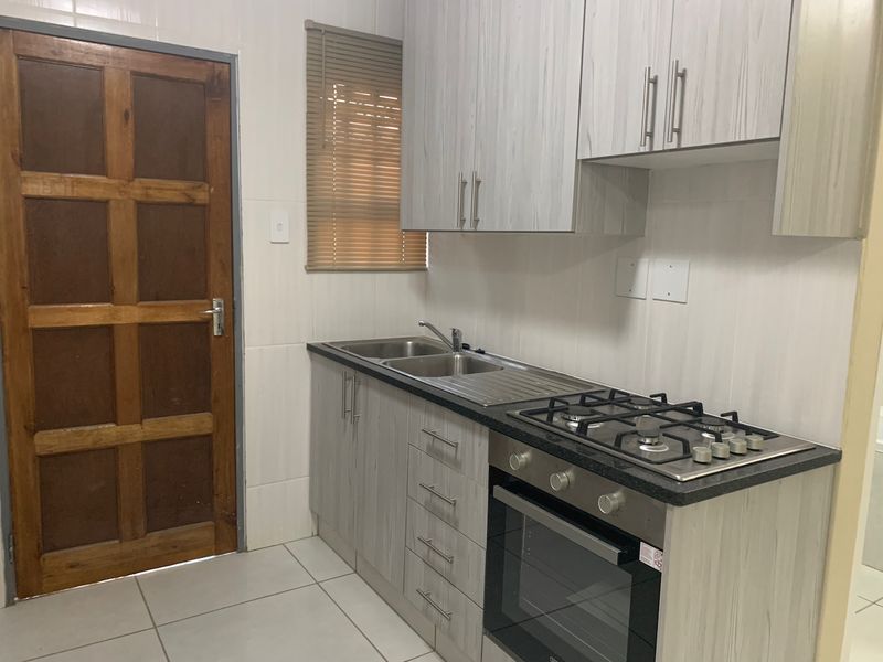 Charming 3-Bedroom Freestanding Home to Rent in Tirong Estate - Photo 3