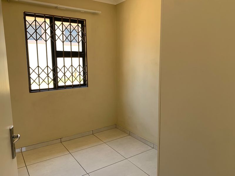 Charming 3-Bedroom Freestanding Home to Rent in Tirong Estate - Photo 8