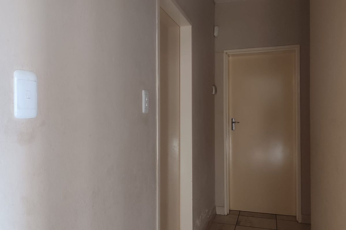 A Versatile 3-Bed, 2-Bath Ground Floor Apartment | Waterval East, Rustenburg - Photo 5