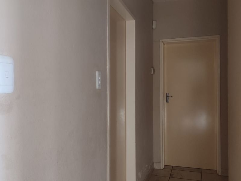 A Versatile 3-Bed, 2-Bath Ground Floor Apartment | Waterval East, Rustenburg - Photo 5