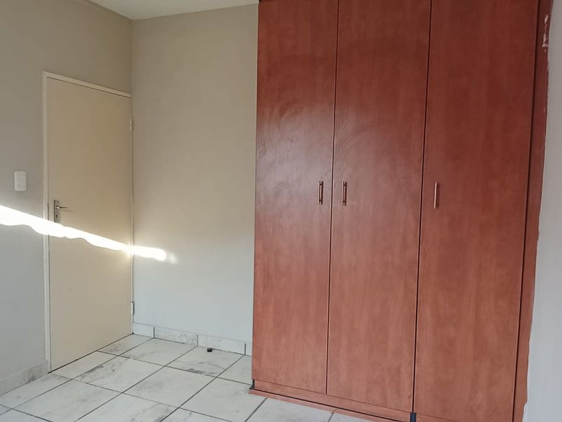 A Versatile 3-Bed, 2-Bath Ground Floor Apartment | Waterval East, Rustenburg - Photo 8