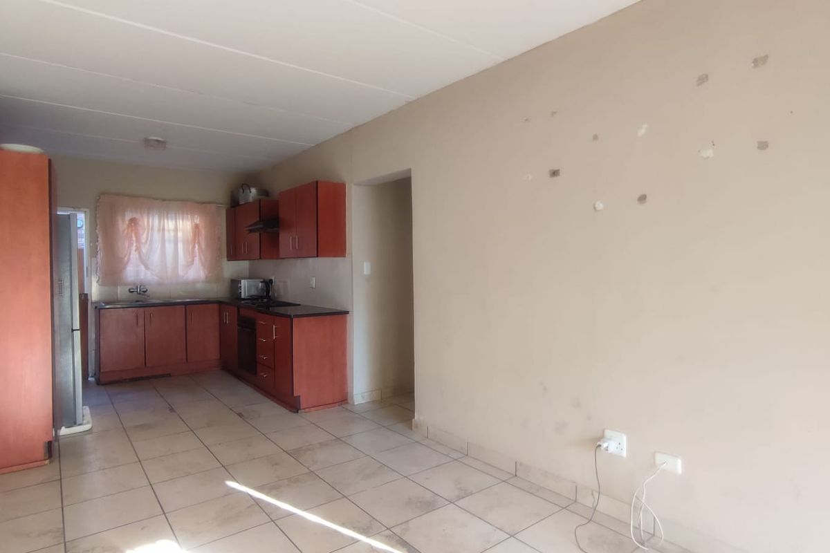 A Versatile 3-Bed, 2-Bath Ground Floor Apartment | Waterval East, Rustenburg - Photo 3