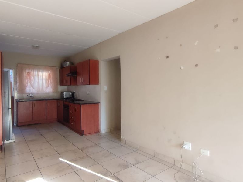 A Versatile 3-Bed, 2-Bath Ground Floor Apartment | Waterval East, Rustenburg - Photo 3