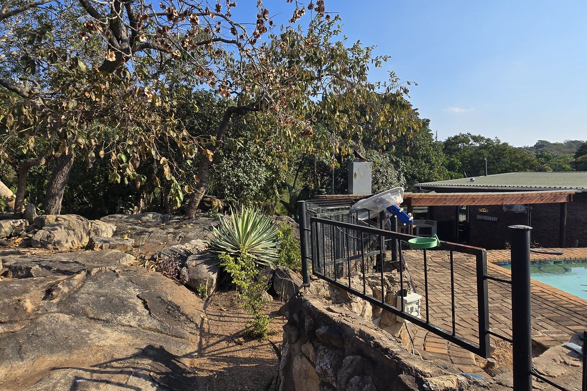Corner cul de sac haven next to a greenbelt with nature rocky views and a separate flatlet. - Photo 5