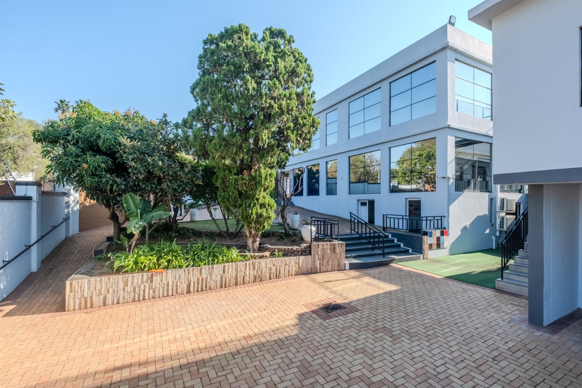 The Address of Distinction: Pure Elegance in Upper Durban North - Photo 2