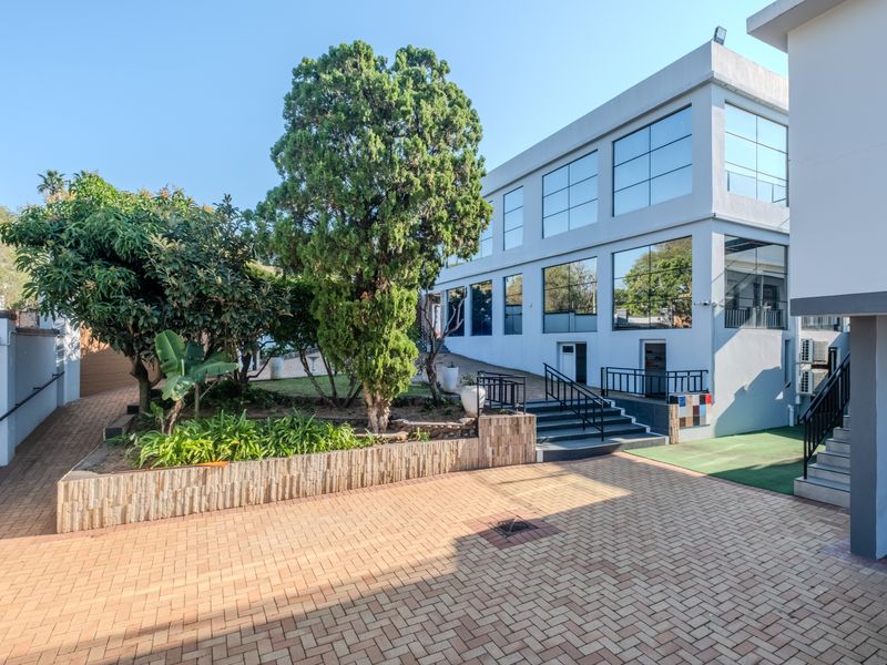 The Address of Distinction: Pure Elegance in Upper Durban North - Photo 2